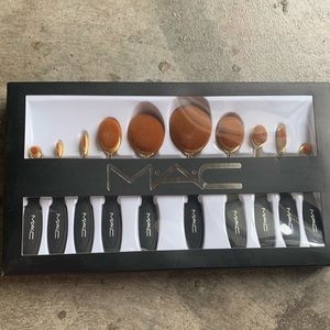 MAC blending brushes